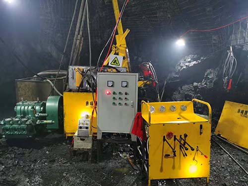 全液压坑道探矿钻机水平钻孔现场视频案例 坑道内绳索取芯探矿钻机工作现场视频案例
