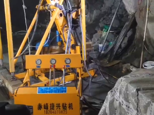 赤峰捷兴全液压钻机绳索取芯工作现场视频